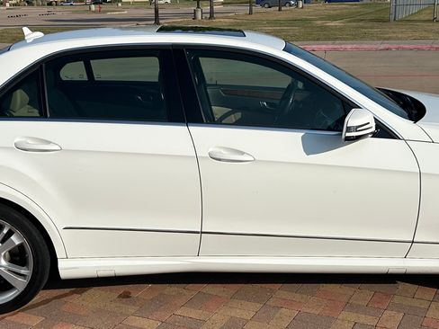 Used 2013 Mercedes-Benz E 350 4MATIC Sedan image 10