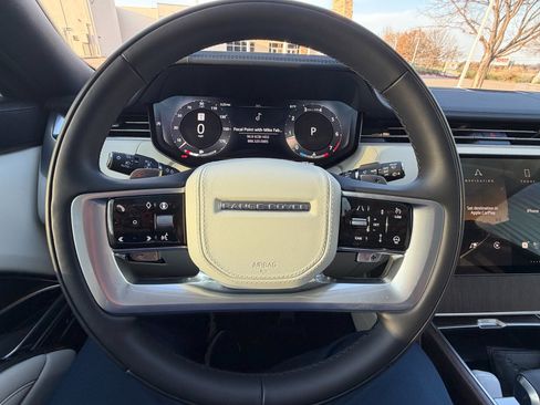 Used 2025 Land Rover Range Rover Long Wheelbase SE image 8