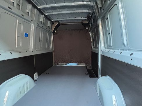 Used 2024 Mercedes-Benz Sprinter 2500 image 15