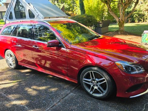 Used 2014 Mercedes-Benz E 350 4MATIC Wagon image 1