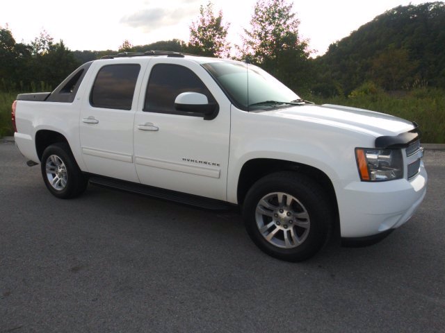 Used 2011 Chevrolet Avalanche LT w/ Luxury Package AWD/4WD image 6