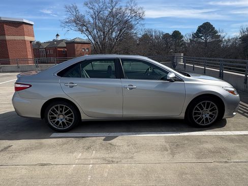 Used 2015 Toyota Camry XSE w/ Moonroof Package image 5