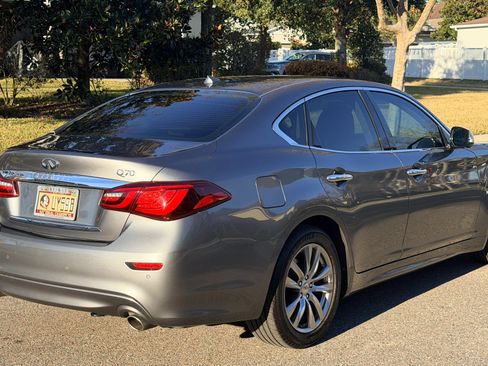 Used 2018 INFINITI Q70 Luxe image 6