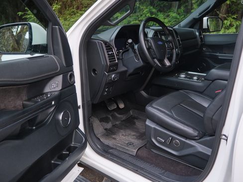 Used 2021 Ford Expedition Limited image 21