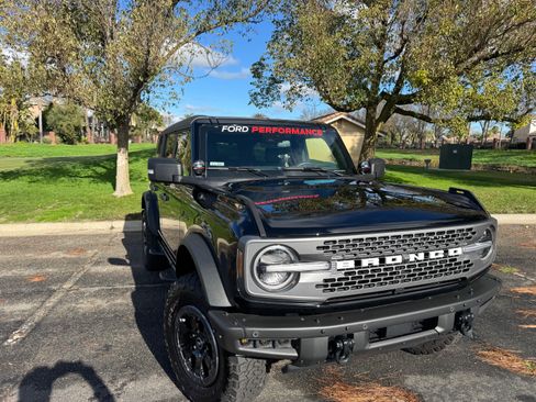 Used 2021 Ford Bronco Badlands image 2
