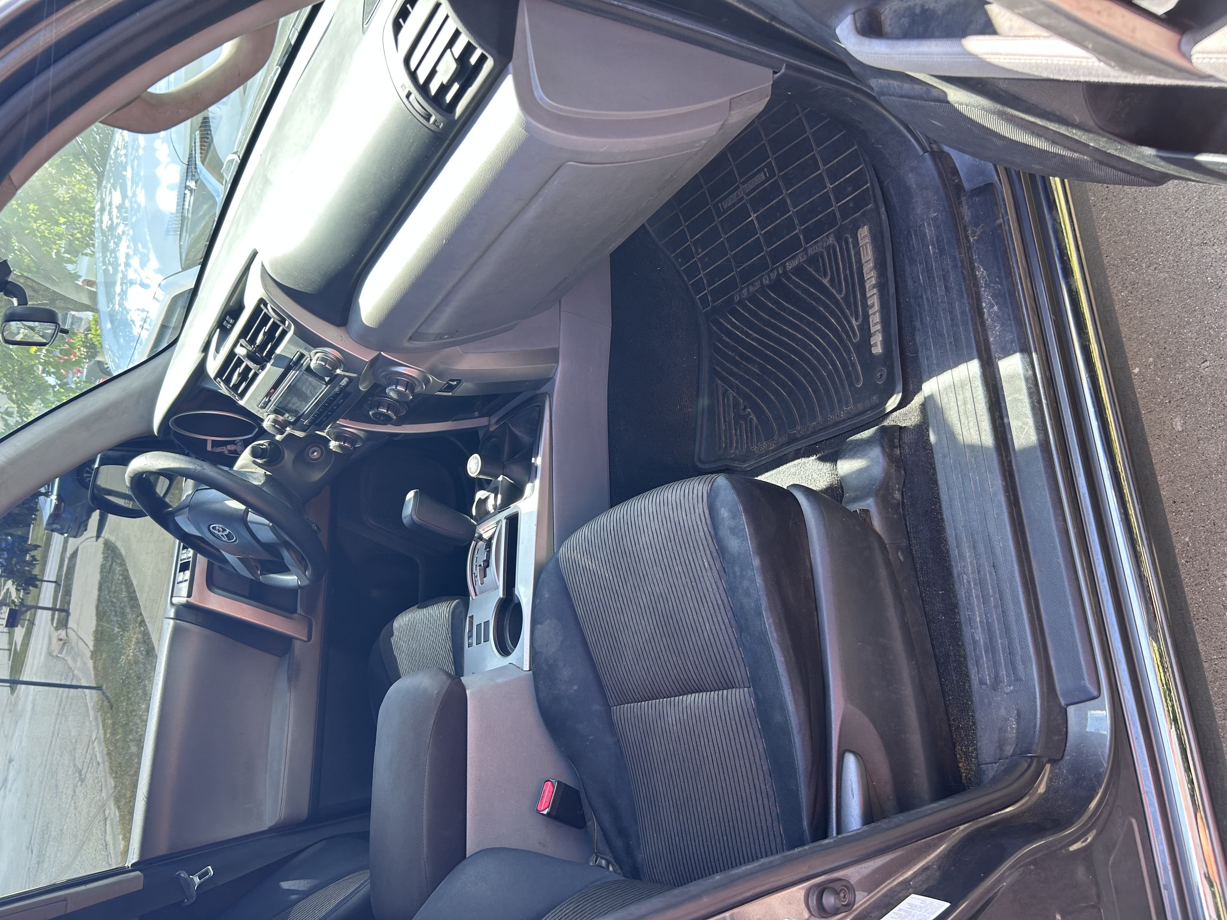 Used 2010 Toyota 4Runner SR5 AWD/4WD image 9