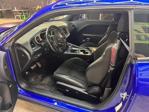Used 2018 Dodge Challenger R/T Scat Pack w/ Leather Interior Group RWD image 8