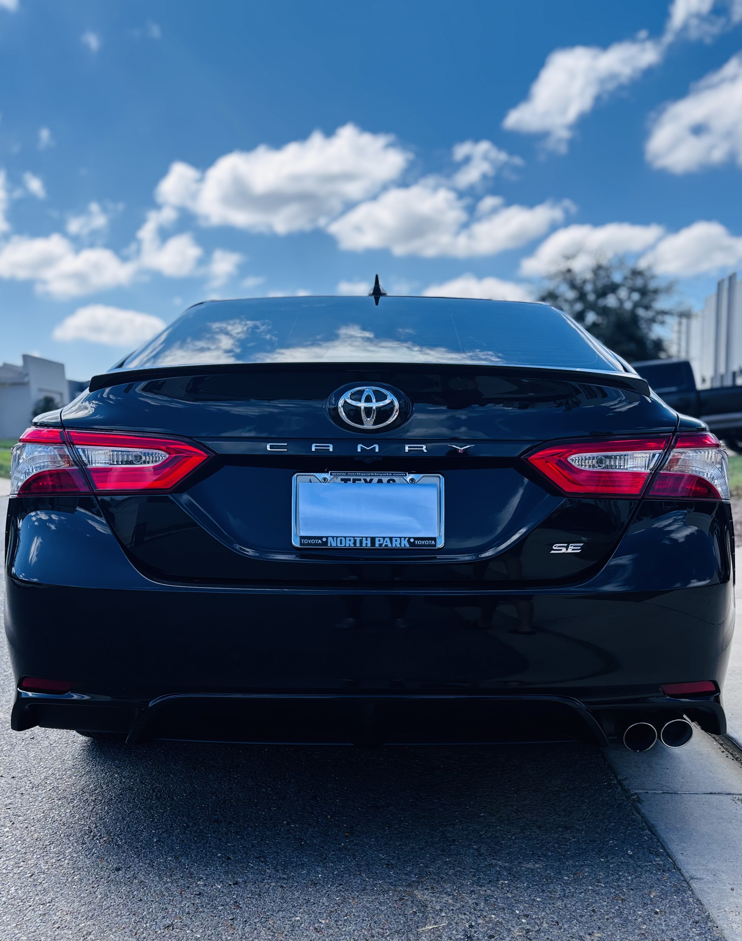 Used 2019 Toyota Camry SE w/ Convenience Package FWD image 14