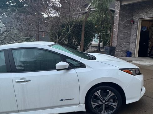 Used 2019 Nissan Leaf SV w/ SV Technology Package image 5