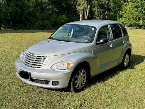 Used 2007 Chrysler PT Cruiser Touring w/ Fleet Value Group I FWD image 2