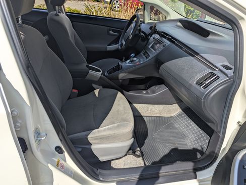 Used 2015 Toyota Prius Two image 6