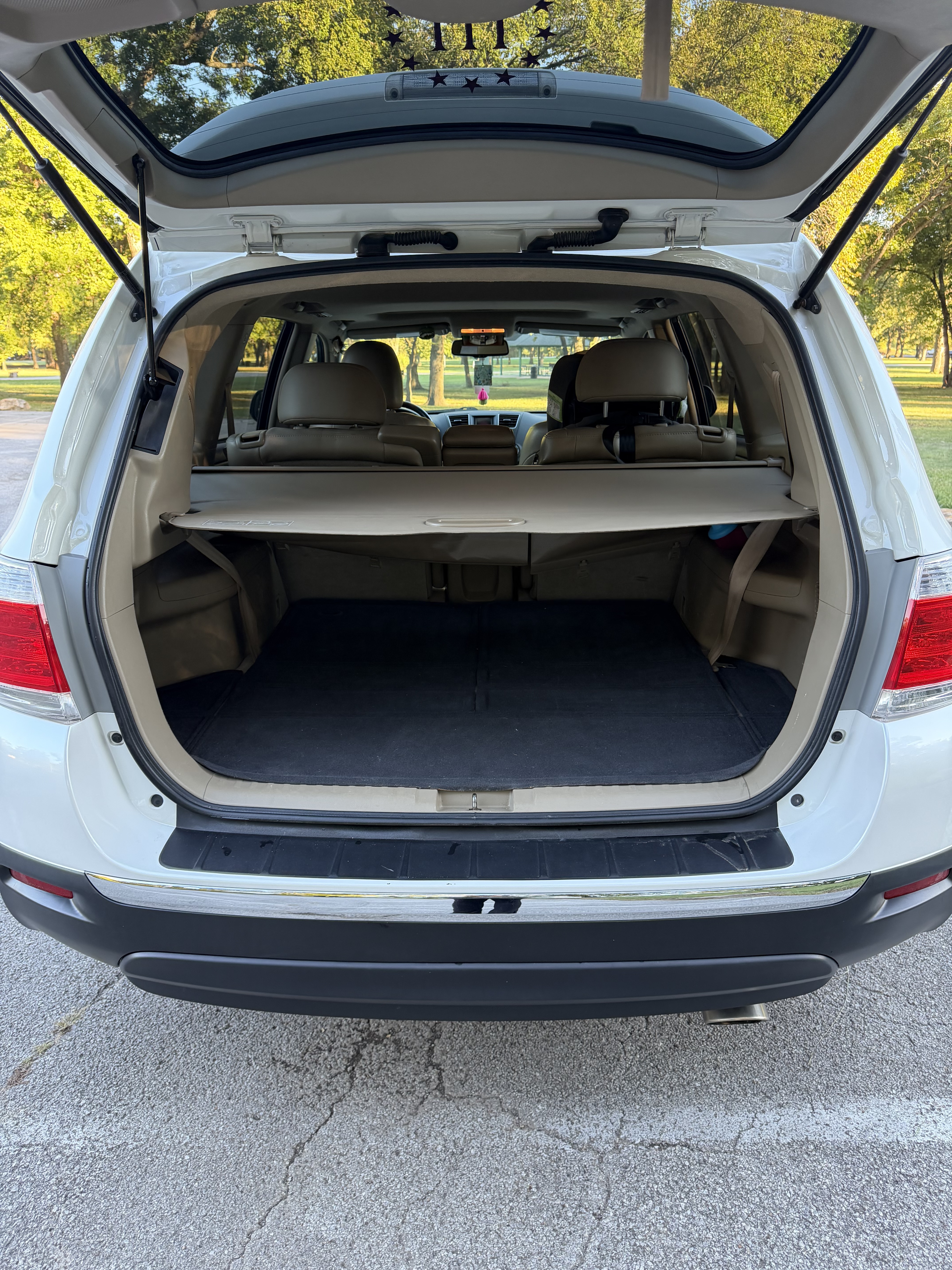 Used 2012 Toyota Highlander Limited w/ Tow Pkg FWD image 19