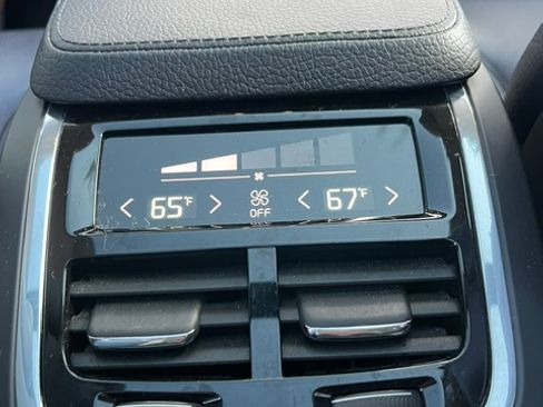 Used 2017 Volvo XC90 T6 Momentum w/ Vision Package AWD/4WD image 18
