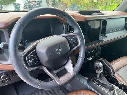 Used 2024 Ford Bronco Outer Banks image 9