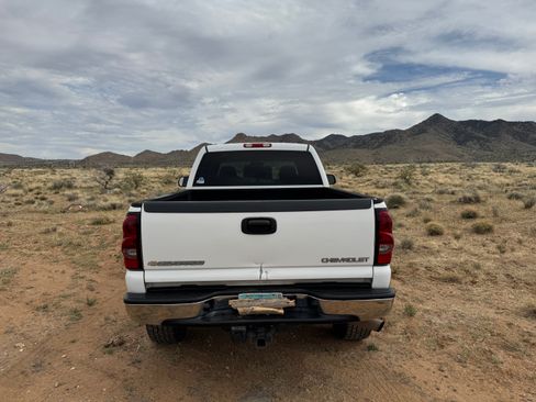 Used 2004 Chevrolet Silverado 2500 LS w/ Heavy-Duty Power Package image 4