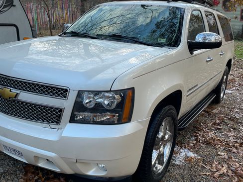Used 2013 Chevrolet Suburban LTZ image 5