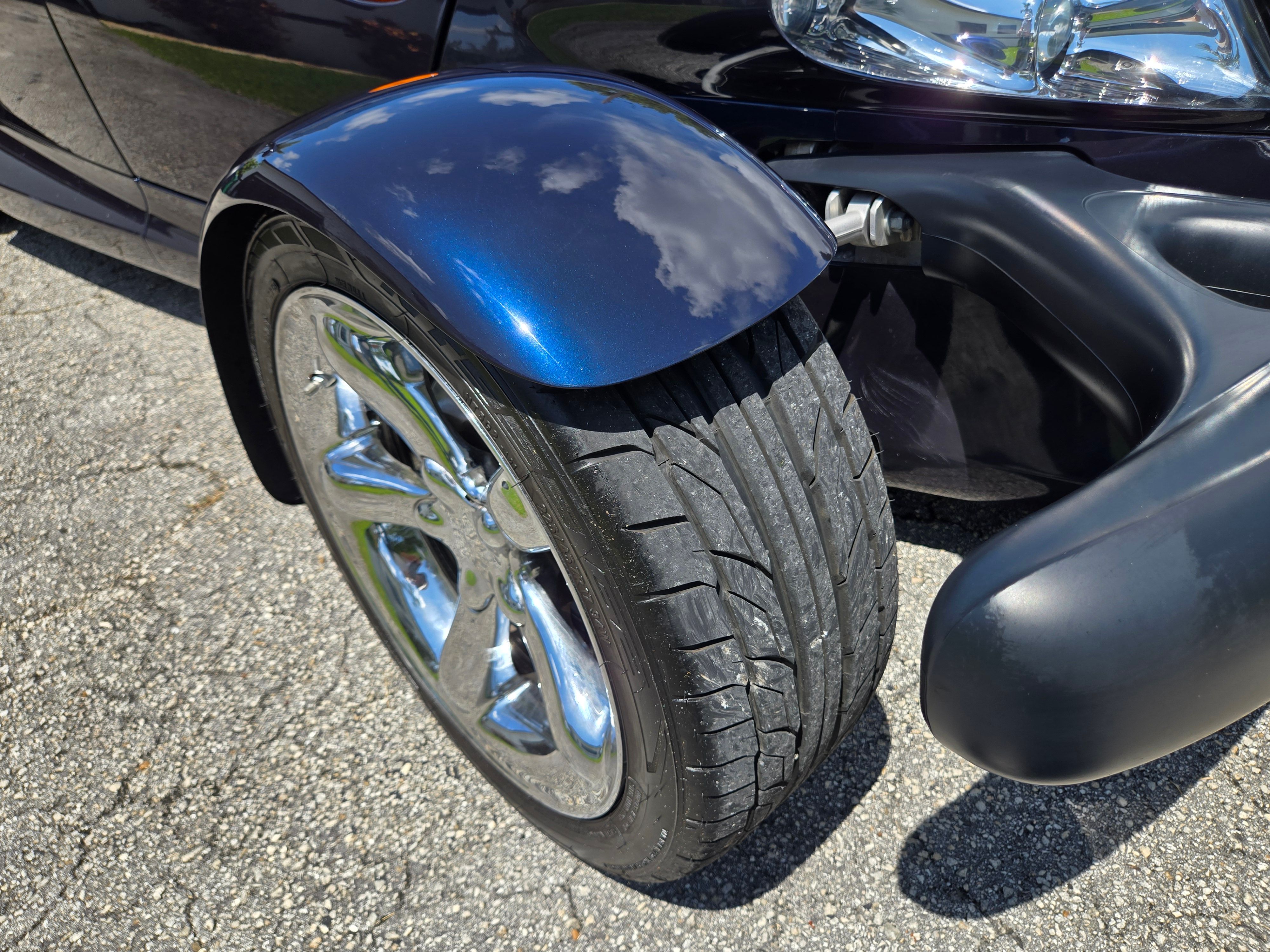 Used 2001 Chrysler Prowler RWD image 13