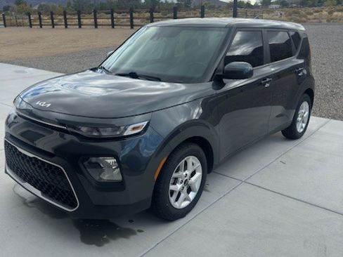 Used 2022 Kia Soul S image 1