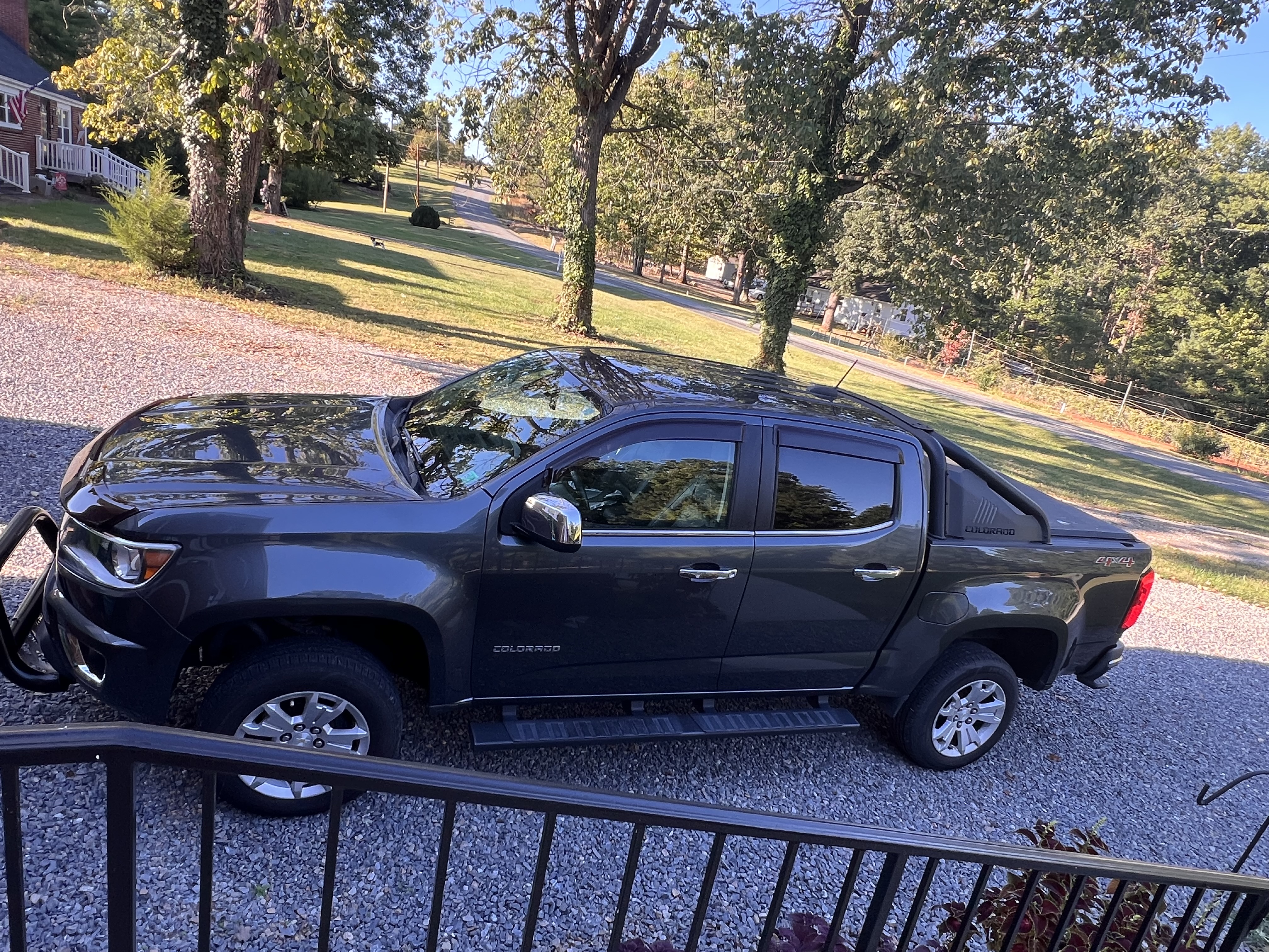 Used 2016 Chevrolet Colorado LT w/ Luxury Package, Chrome AWD/4WD image 2