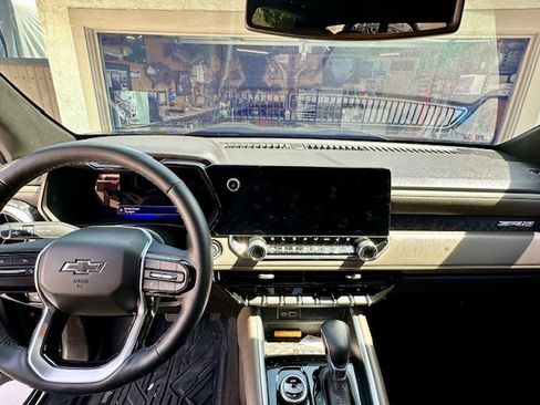 Used 2024 Chevrolet Colorado ZR2 w/ ZR2 Bison Edition image 13