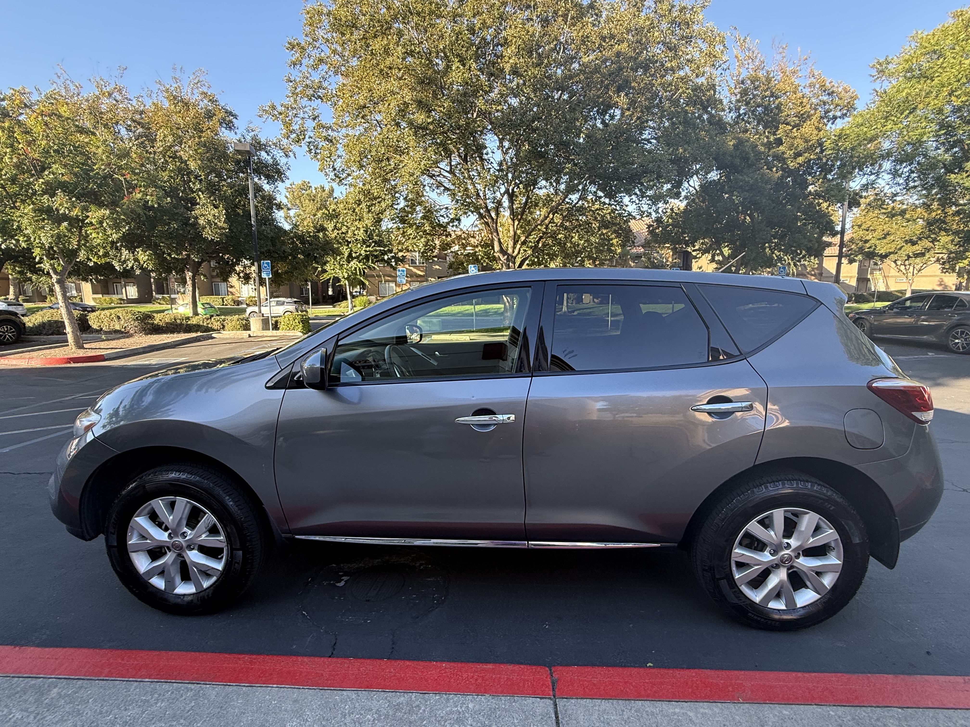 Used 2014 Nissan Murano S FWD image 4