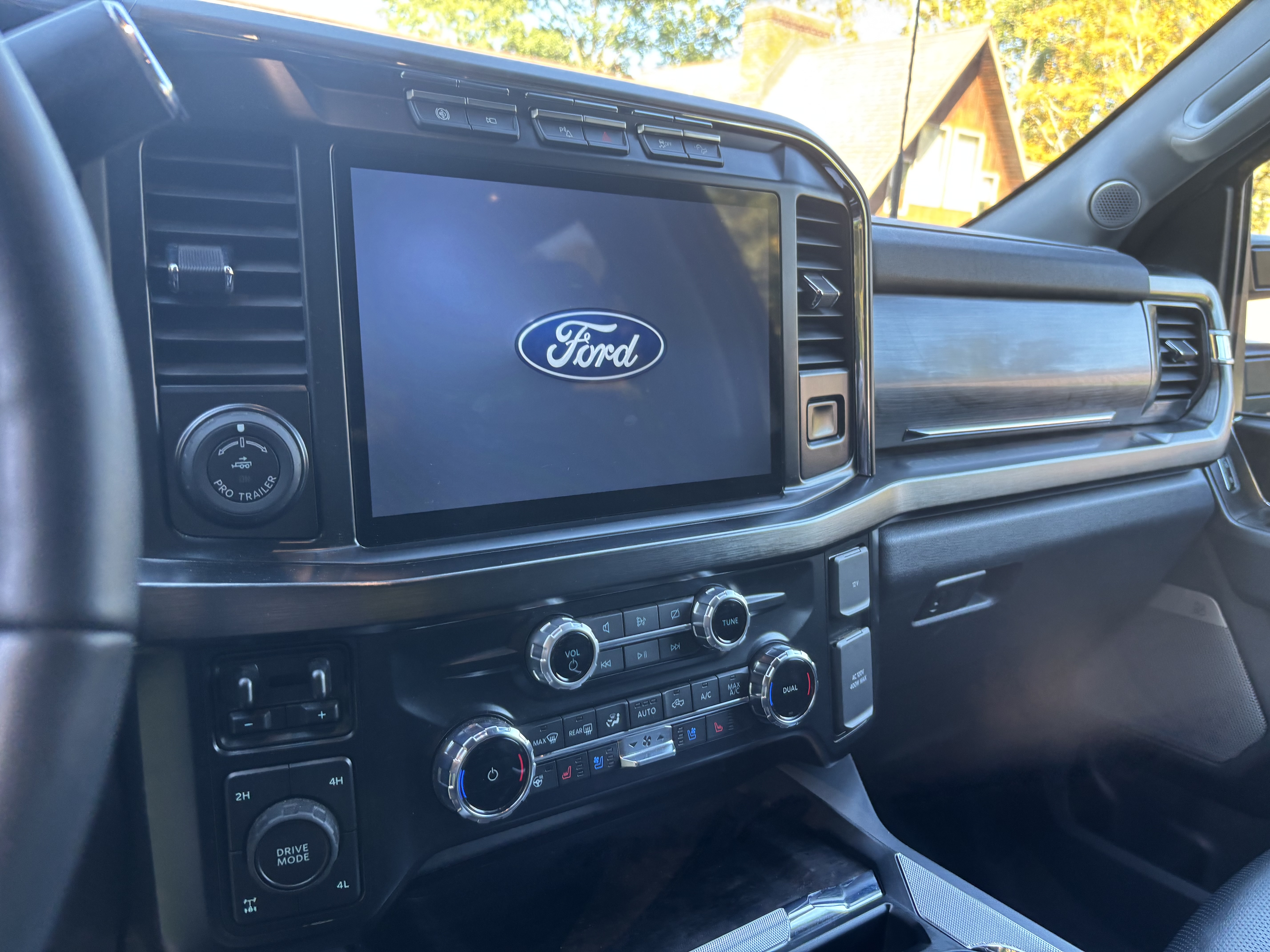 Used 2024 Ford F350 Lariat w/ Lariat Ultimate Package AWD/4WD image 10