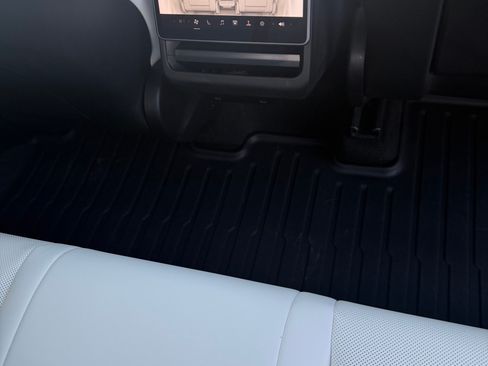 Used 2026 Tesla Model Y Long Range AWD/4WD image 19