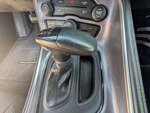 Used 2017 Dodge Challenger SXT image 13