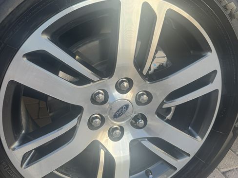 Used 2024 Ford Expedition XLT image 13