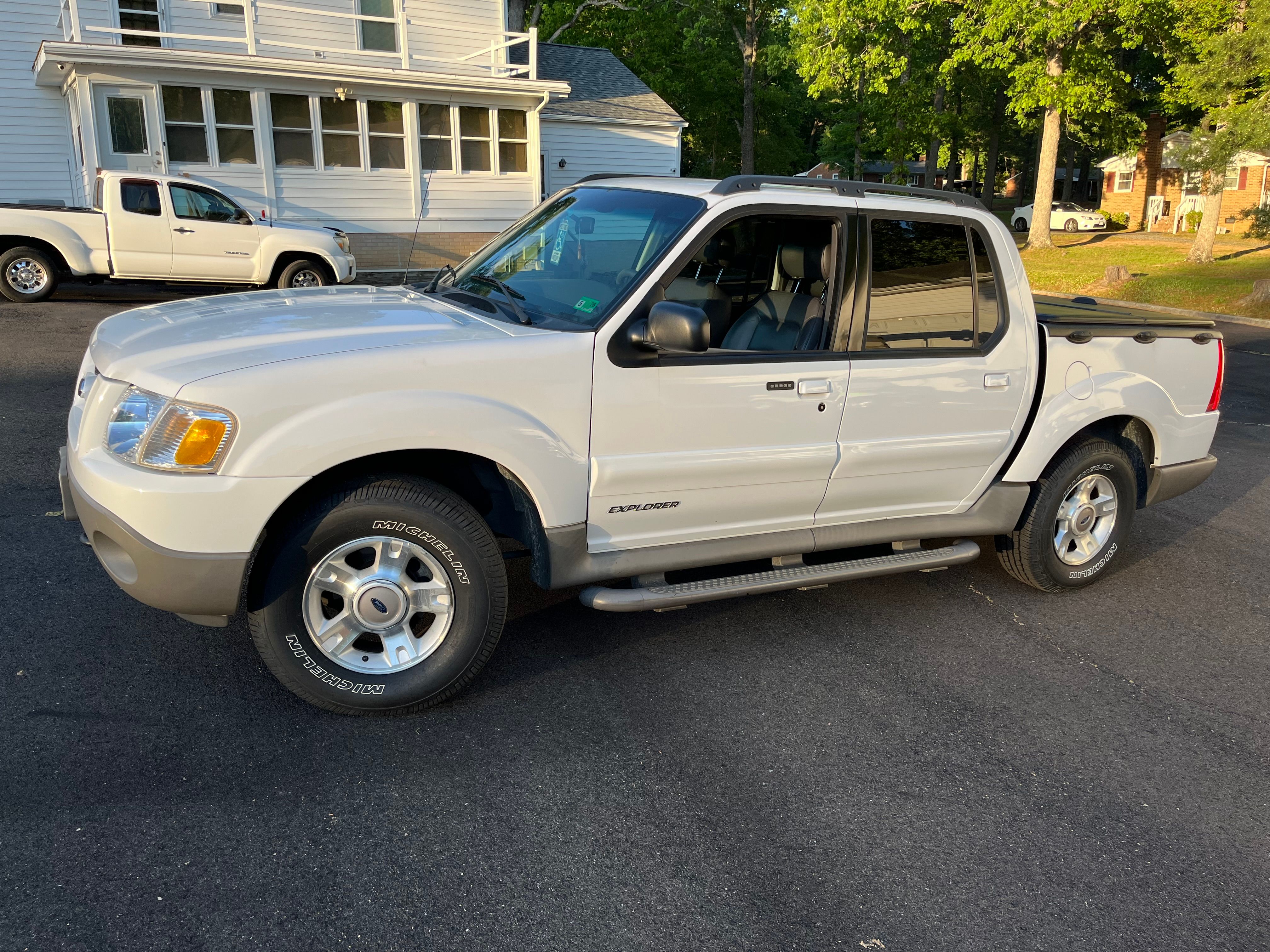 Used 2001 Ford Explorer Sport Trac 4x4 image 4