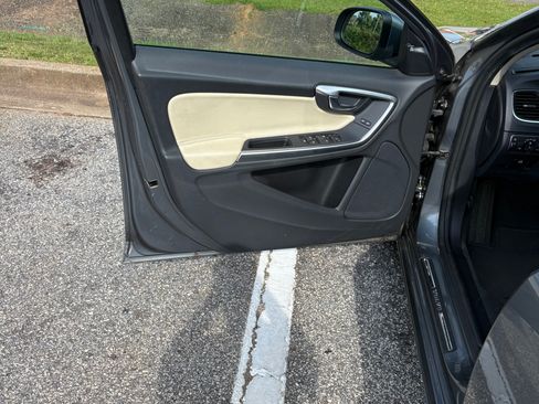 Used 2018 Volvo V60 T5 Dynamic image 10