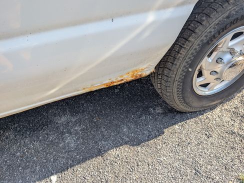 Used 2006 Ford E-150 and Econoline 150 XLT Van 3D image 14