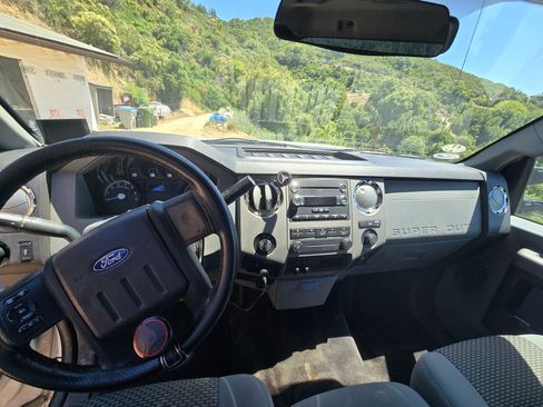 Used 2011 Ford F250 XLT image 2