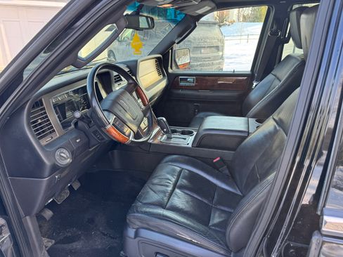 Used 2011 Lincoln Navigator L Sport Utility 4D image 9