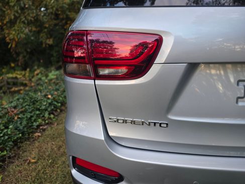 Used 2019 Kia Sorento LX w/ LX Convenience Package image 6