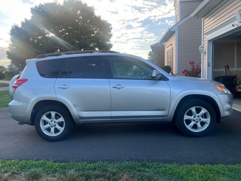 Used 2009 Toyota RAV4 Limited AWD/4WD image 4