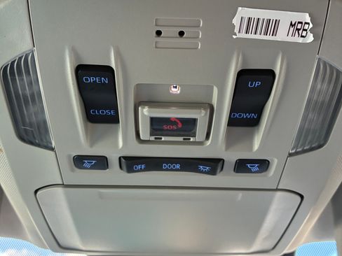 Used 2020 Toyota Highlander XLE FWD image 20