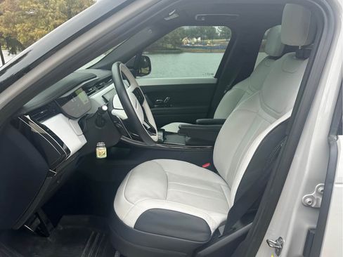Used 2024 Land Rover Range Rover Sport Dynamic SE AWD/4WD image 9