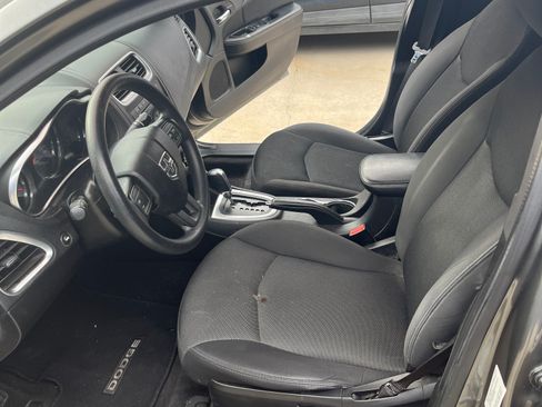 Used 2013 Dodge Avenger SE image 4