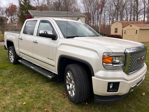 Used 2015 GMC Sierra 1500 Denali w/ Driver Alert Package AWD/4WD image 2