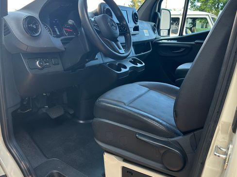 Used 2023 Mercedes-Benz Sprinter 2500 image 9