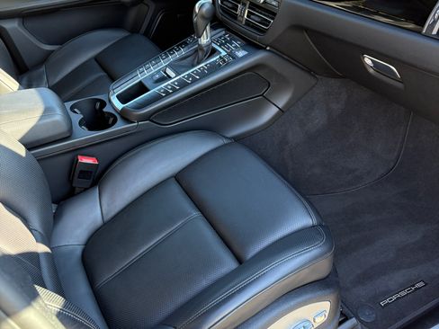 Used 2020 Porsche Macan S image 10