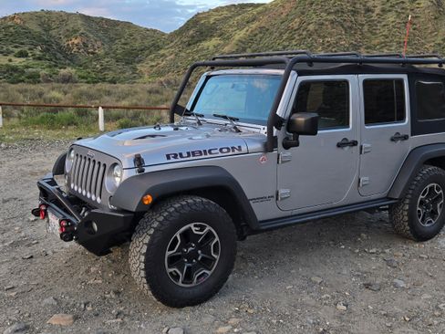 Used 2015 Jeep Wrangler Unlimited Rubicon image 1