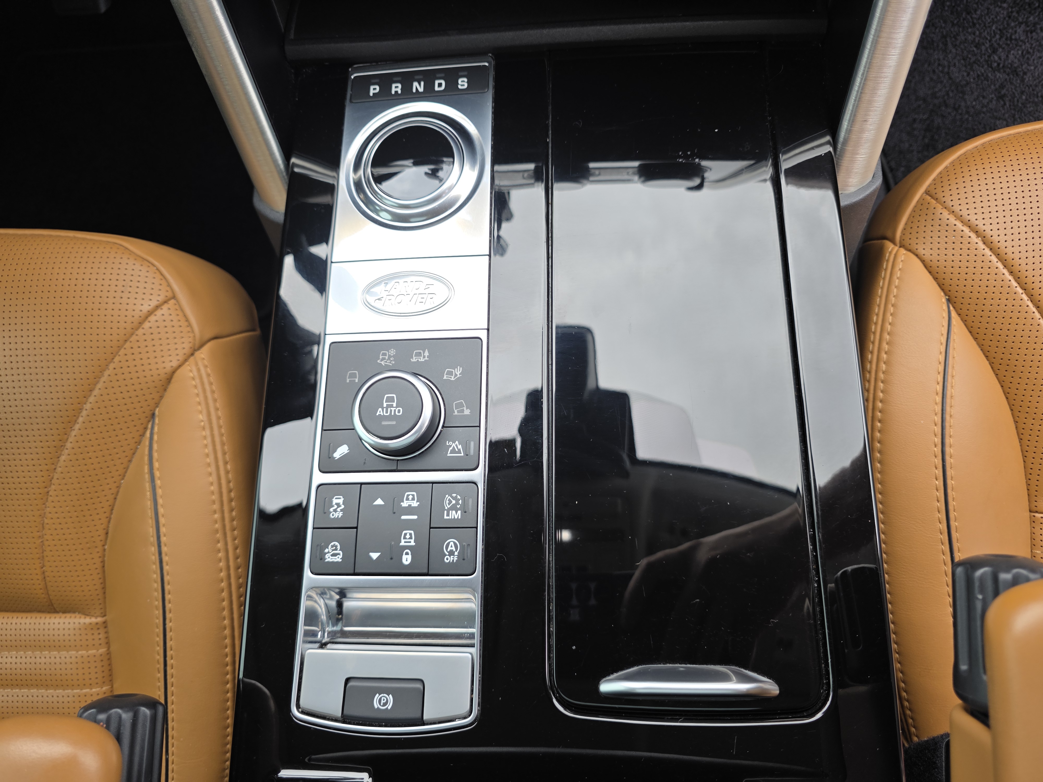 Used 2018 Land Rover Discovery HSE Luxury AWD/4WD image 21