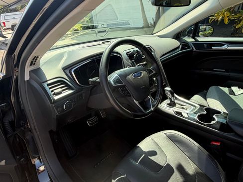 Used 2016 Ford Fusion Titanium FWD image 9