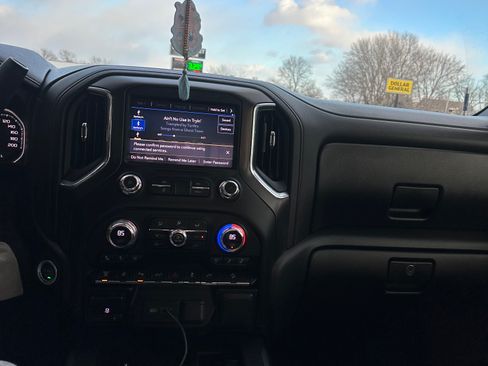 Used 2020 GMC Sierra 2500 AT4 w/ AT4 Premium Package image 15