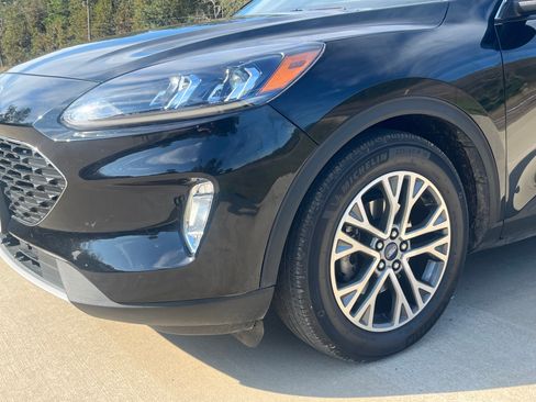 Used 2022 Ford Escape SEL image 2