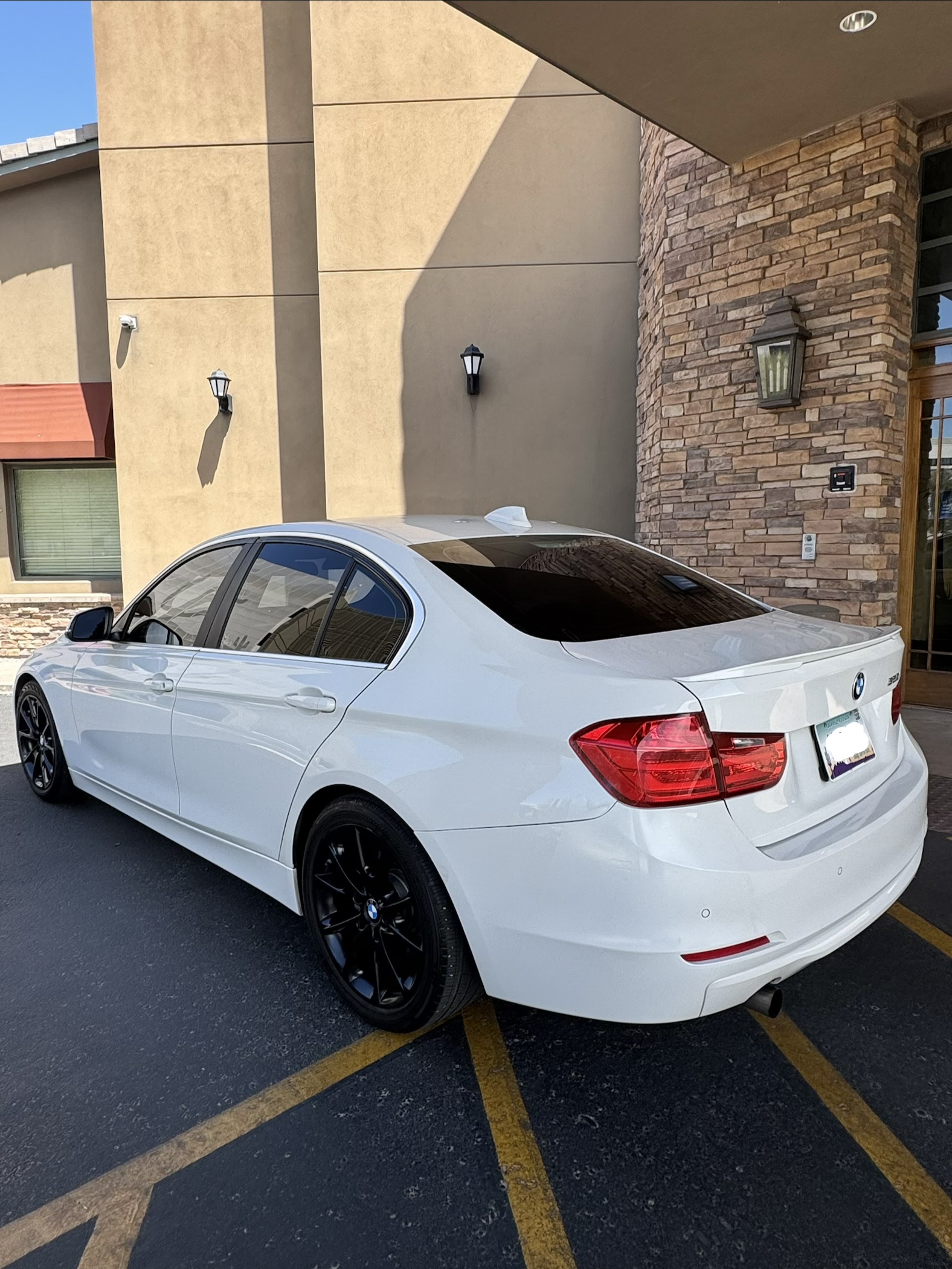 Used 2015 BMW 320i Sedan RWD image 2