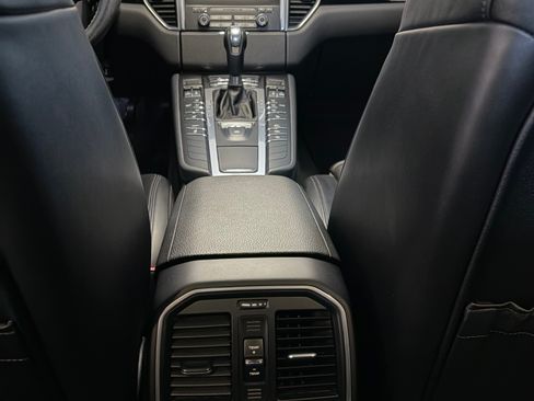 Used 2018 Porsche Macan Sport Edition image 11