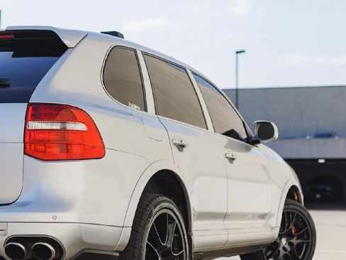 Used 2008 Porsche Cayenne Turbo image 4